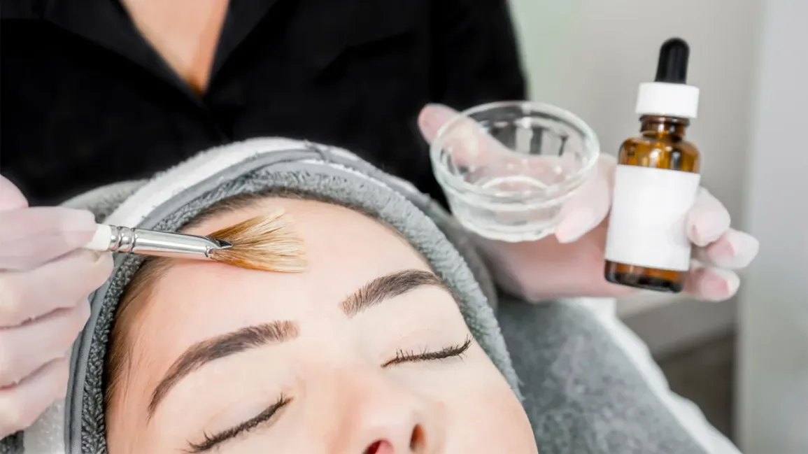 Dermaplaning + Skin Peel